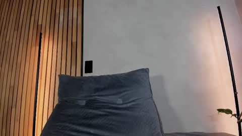 Sofia independent model online show from December 21, 2025, 11:39 am