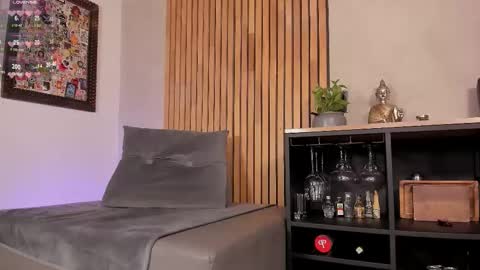 Sofia independent model online show from February 22, 2026, 11:42 am