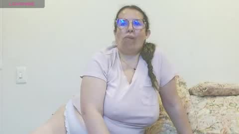 Snapshot of honeyhotpaty chatting on May 17, 2026, 3:48 am sofia online show from May 17, 2026, 3:48 am