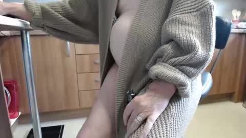 honeymaster290 online show from May 11, 2026, 5:57 am