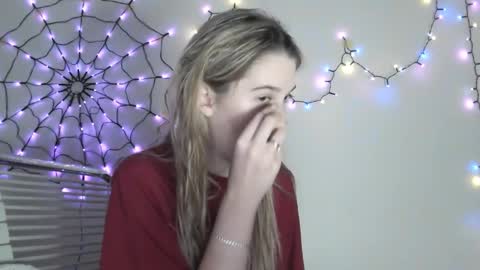 honeyveil online show from November 29, 2025, 11:57 am