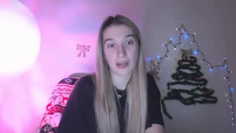 honeyveil online show from February 2, 2026, 8:29 pm