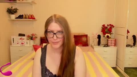 Snapshot of honeywinexs chatting on June 5, 2026, 2:01 pm honeywinexs online show from June 5, 2026, 2:01 pm