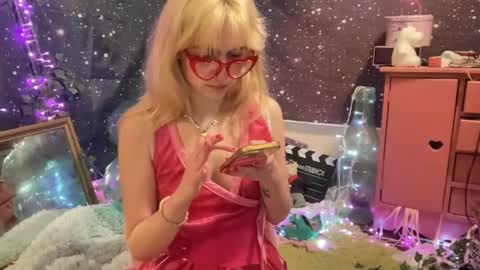 Snapshot of honeyxlimbed chatting on February 6, 2025, 6:40 am Emi Rose online show from February 6, 2025, 6:40 am