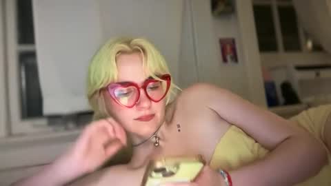 Snapshot of honeyxlimbed chatting on September 27, 2025, 5:23 am Emi Rose online show from September 27, 2025, 5:23 am