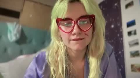 Snapshot of honeyxlimbed chatting on October 18, 2025, 4:48 am Emi Rose online show from October 18, 2025, 4:48 am