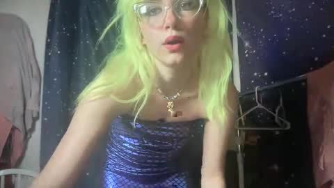 Snapshot of honeyxlimbed chatting on October 30, 2025, 6:15 am Emi Rose online show from October 30, 2025, 6:15 am