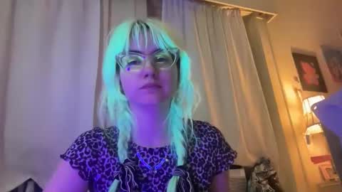 Emi Rose online show from March 5, 2026, 7:26 am