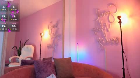 Snapshot of honeyymoonn_ chatting on September 29, 2025, 7:40 pm Honey Moon Help me to reach 100 thumbs up online show from September 29, 2025, 7:40 pm