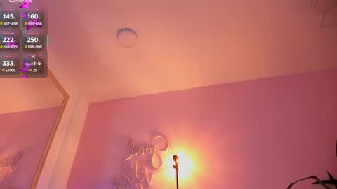Snapshot of honeyymoonn_ chatting on October 10, 2025, 7:46 pm Honey Moon Help me to reach 100 thumbs up online show from October 10, 2025, 7:46 pm