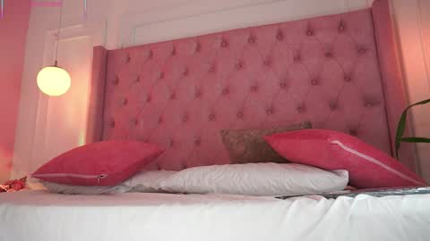 Honey Moon  Help me to reach 100 thumbs up online show from March 31, 2026, 10:32 pm