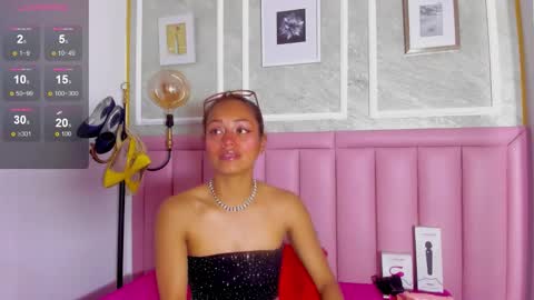 Snapshot of hoollyhendrix chatting on February 16, 2026, 8:49 pm holly online show from February 16, 2026, 8:49 pm