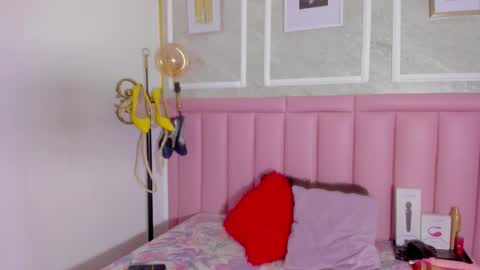 Snapshot of hoollyhendrix chatting on February 24, 2026, 9:24 pm holly online show from February 24, 2026, 9:24 pm