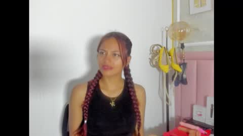 Snapshot of hoollyhendrix chatting on February 26, 2026, 7:24 pm holly online show from February 26, 2026, 7:24 pm