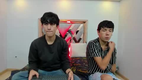 hoot_booys_ online show from November 24, 2025, 7:57 pm