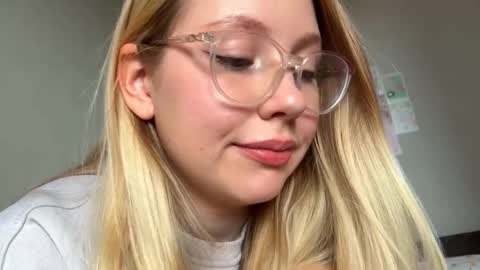 Audrey online show from September 15, 2025, 2:44 am