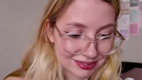 Audrey online show from November 15, 2025, 3:37 am