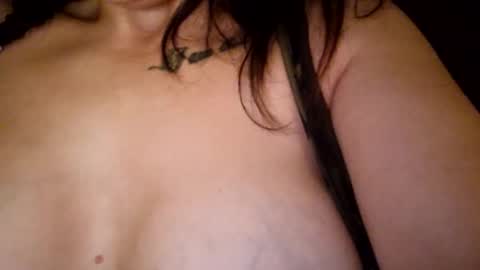 Snapshot of horneymomnextdoor chatting on September 26, 2025, 10:14 pm horneymomnextdoor online show from September 26, 2025, 10:14 pm