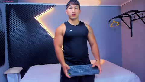 horny_nick18 online show from April 7, 2026, 11:43 am