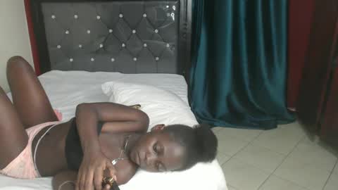 Snapshot of hornybella4 chatting on January 18, 2025, 1:41 am Bella online show from January 18, 2025, 1:41 am