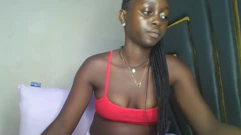 Bella online show from December 2, 2025, 3:40 pm