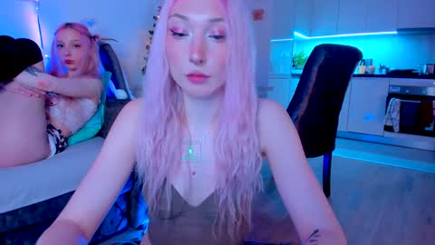 Snapshot of hornybunnys chatting on December 18, 2024, 8:14 pm Alex and Rosie online show from December 18, 2024, 8:14 pm