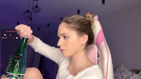 Sonya online show from March 6, 2025, 5:33 pm
