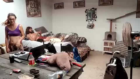 Nix  D online show from December 20, 2025, 5:58 am