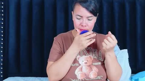 Snapshot of hornylatimommy chatting on February 19, 2026, 8:05 pm Natasha online show from February 19, 2026, 8:05 pm