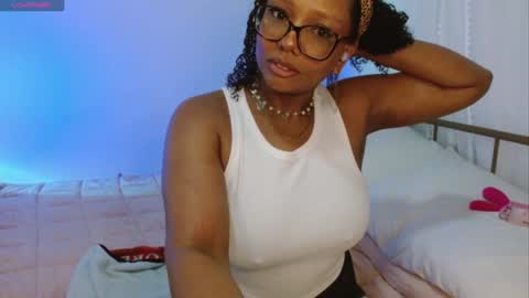 Snapshot of hornylittlehoney chatting on December 27, 2024, 12:29 am Horny Little Honey online show from December 27, 2024, 12:29 am