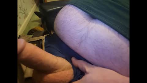 Snapshot of hornynpa chatting on October 17, 2025, 12:25 am Say hi if horny online show from October 17, 2025, 12:25 am