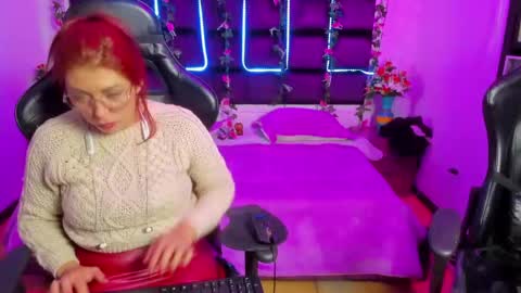 hornyy mom online show from March 6, 2025, 7:21 pm