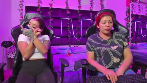 hornyy mom online show from September 19, 2025, 2:07 pm