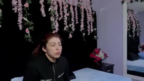 hornyy mom online show from September 29, 2025, 12:54 pm