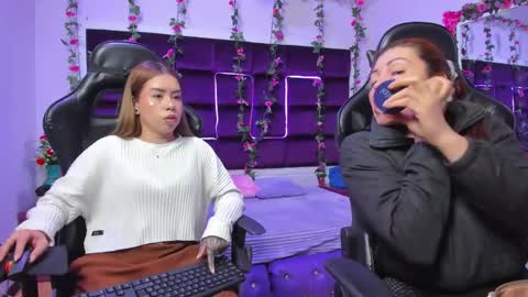 hornyy mom online show from November 5, 2025, 1:33 pm