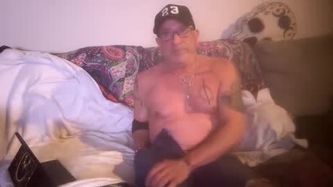 Snapshot of hoss43040 chatting on September 18, 2025, 1:51 am hoss43040 online show from September 18, 2025, 1:51 am