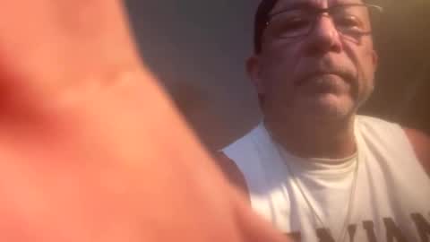 Snapshot of hoss43040 chatting on September 21, 2025, 9:16 pm hoss43040 online show from September 21, 2025, 9:16 pm