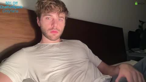 Edward aka Wolf online show from December 22, 2025, 11:24 pm