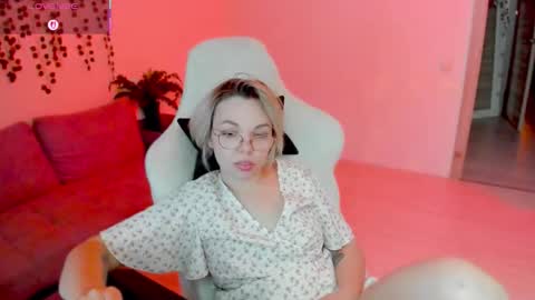   online show from November 4, 2025, 3:11 pm