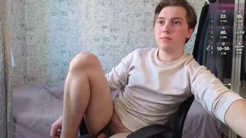 Snapshot of hot_boy_oscar chatting on October 8, 2025, 11:19 am Oscar  online show from October 8, 2025, 11:19 am