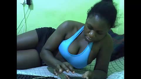 hot_girlly online show from November 28, 2025, 5:59 pm