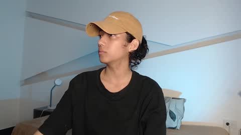 Alana online show from October 5, 2025, 9:02 pm