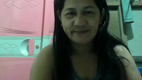 hotmama online show from October 16, 2025, 8:43 pm