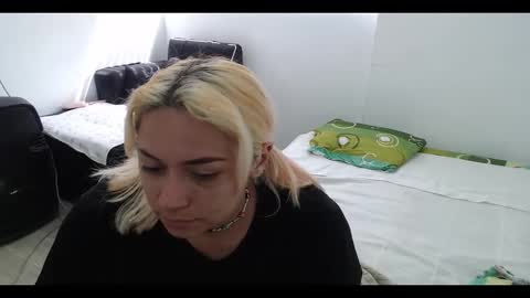 Mia online show from January 20, 2025, 6:32 pm