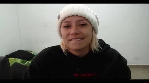 Mia online show from February 19, 2025, 1:06 pm