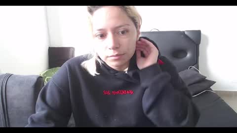 Mia online show from February 26, 2025, 12:36 pm