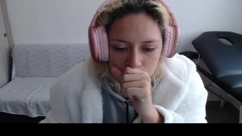 Mia online show from March 8, 2025, 12:52 pm