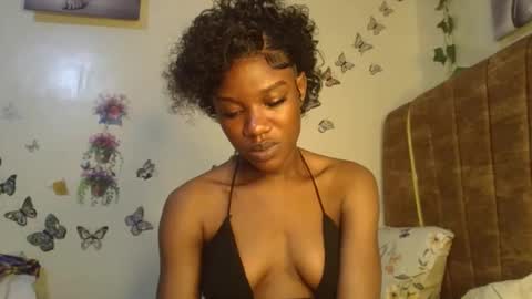 hot petite100 online show from April 24, 2026, 7:05 pm