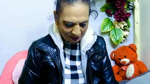 hot queen online show from June 16, 2026, 5:32 am