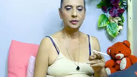hot queen online show from June 16, 2026, 6:21 pm